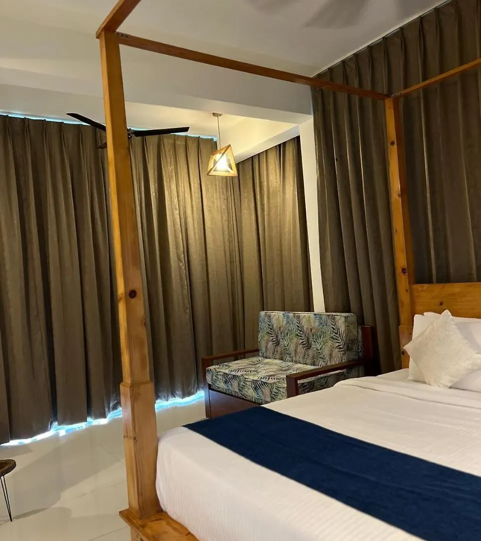 Roots Munnar Hotel Anachal Resort
